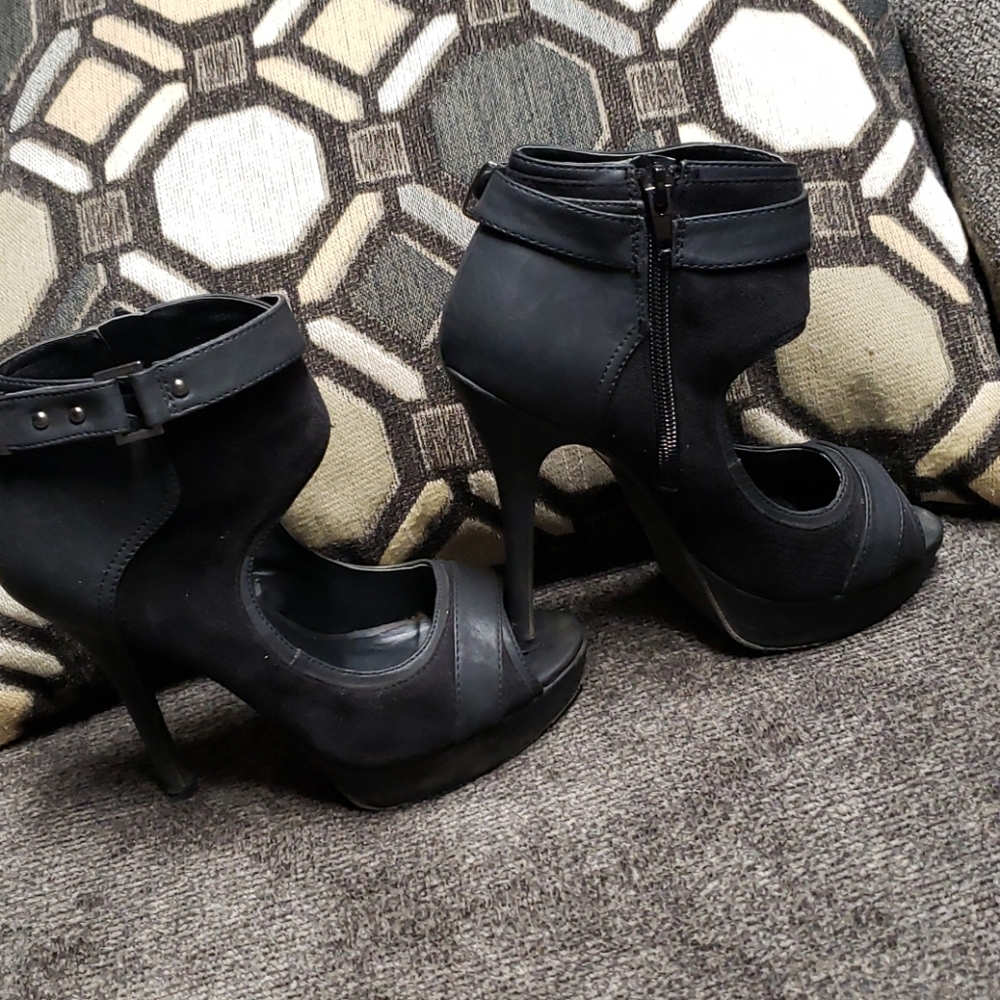 Heels - Picture 5 of 6